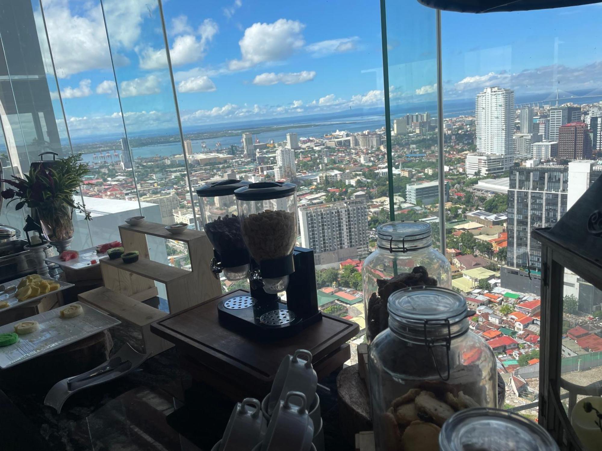 Condo Near Ayala Cebu City W Wifi Balcony Exterior photo